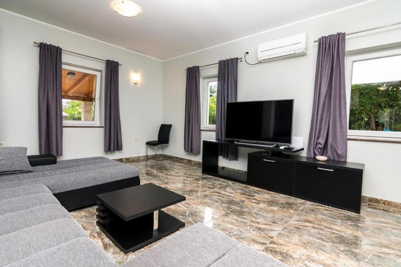 Apartments And Rooms By The Sea Nerezine, Losinj - 11815 Exterior foto